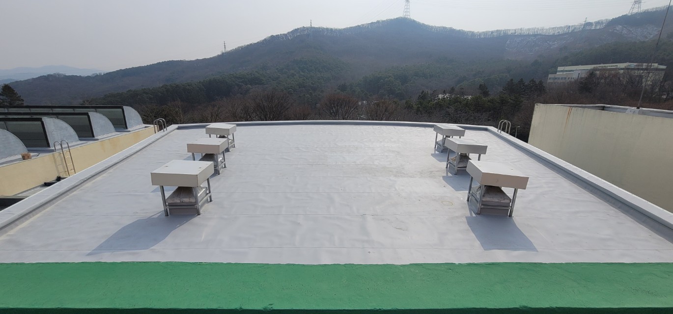 명지대학교 자연캠퍼스 디자인조형센터 콘크리트 옥상 TPO 시트방수 시공 사진 1
