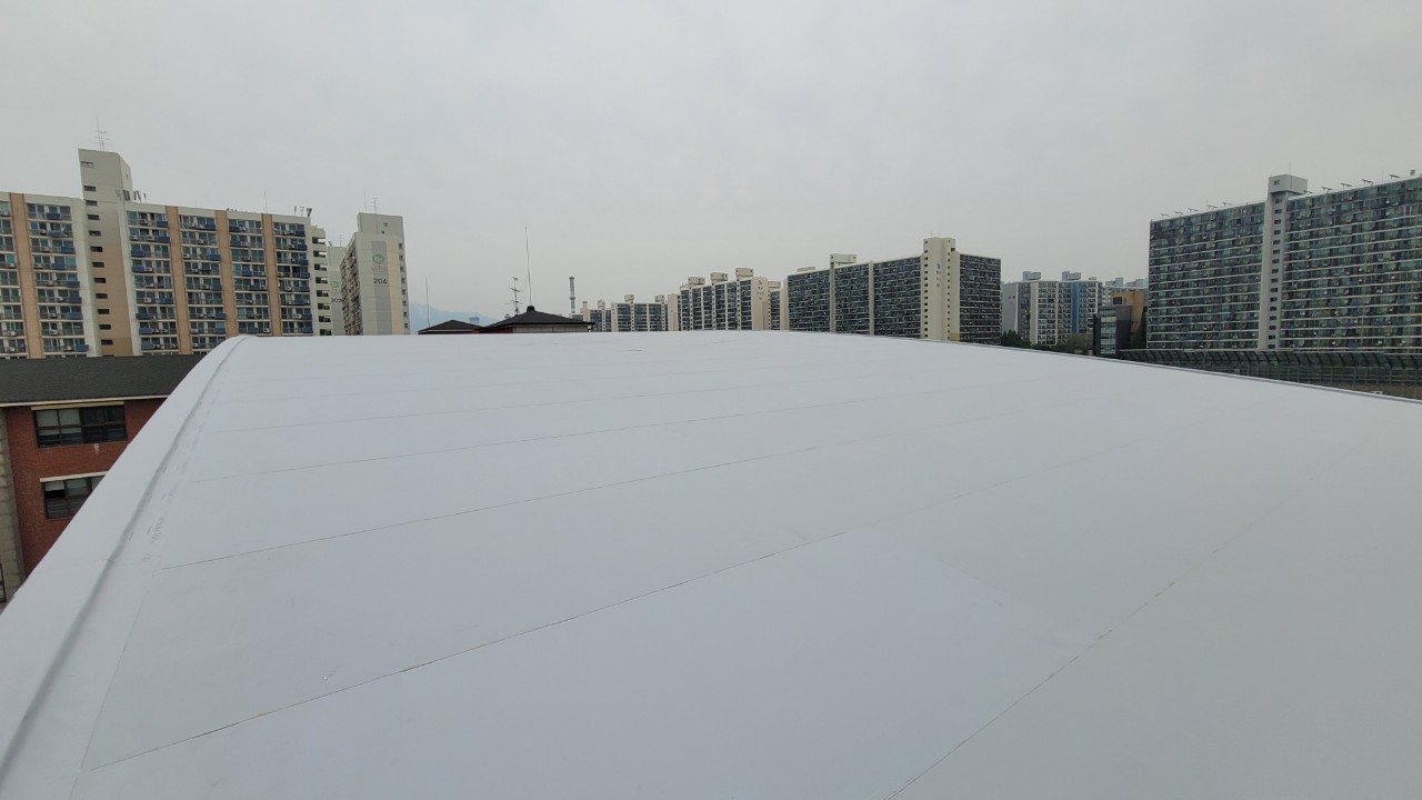 녹천중학교 강당 판넬 지붕 TPO 시트방수 시공 사진 4