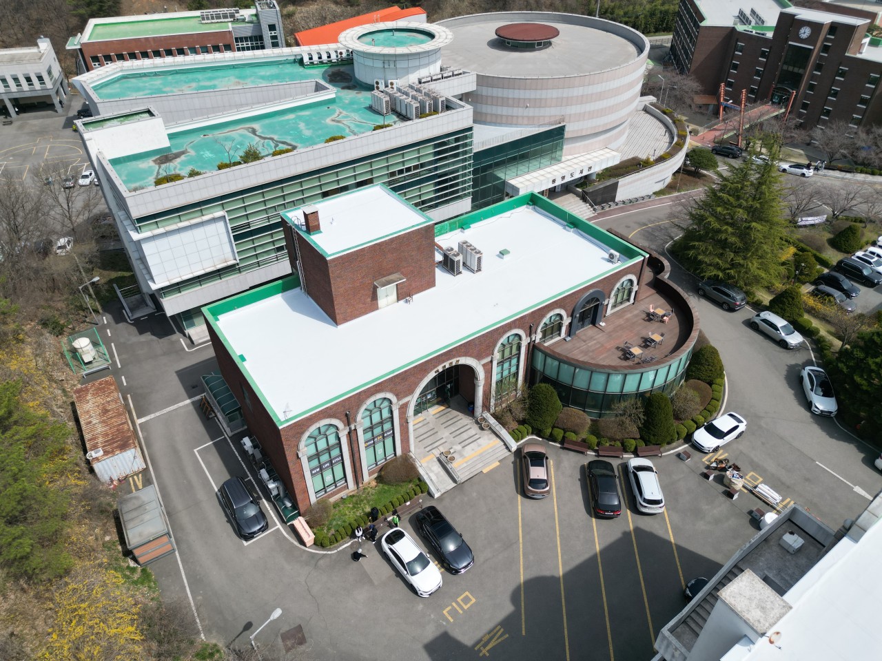 신성대학교 학생회관 콘크리트 옥상 TPO 시트방수 시공 사진 1