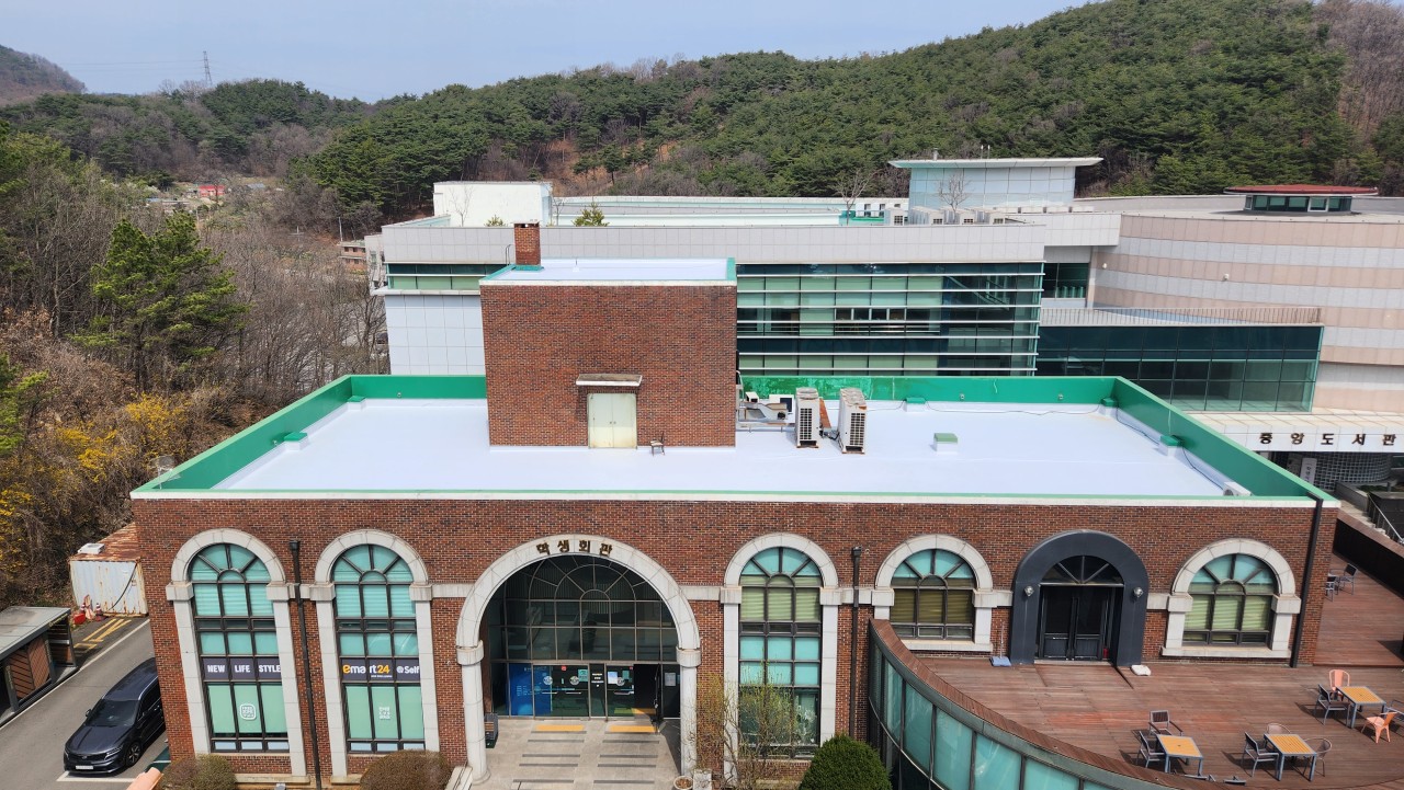 신성대학교 학생회관 콘크리트 옥상 TPO 시트방수 시공 사진 2